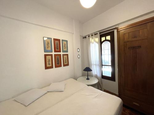 Ένα ή περισσότερα κρεβάτια σε δωμάτιο στο Spacious Maisonette on the eu Blue Beach of Kalogria in Sithonia, Greece num1