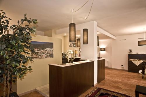 a living room with a counter and a plant at Villa Santacroce in San Giovanni Rotondo