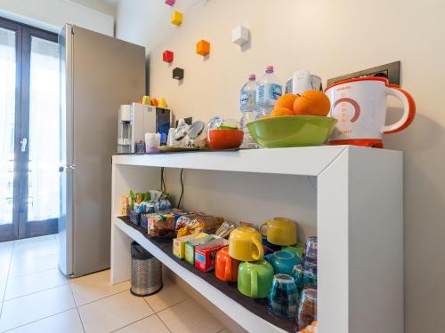 a kitchen with a shelf filled with lots of food at Al Molì Affittacamere in Cagliari