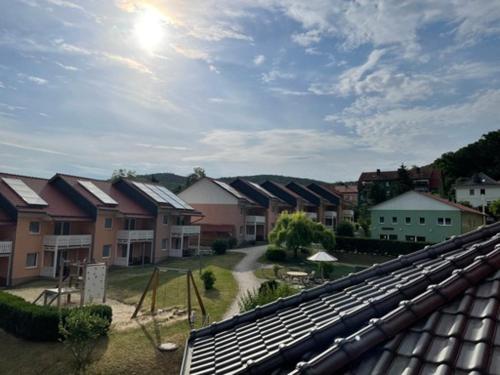 a group of houses with the sun in the sky at Hotelpark Bodetal mit Ferienwohnungen in Thale