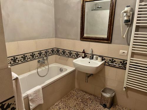a bathroom with a sink and a bath tub and a sink at Monastero Sant'Anna in Camprena in Pienza