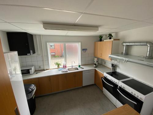 a small kitchen with a sink and a window at Grindsted - Billund Holiday Rooms in Grindsted