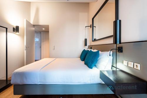 Exclusive Top Floor 2BD by the TimeOut market