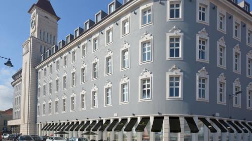 Exclusive Top Floor 2BD by the TimeOut market