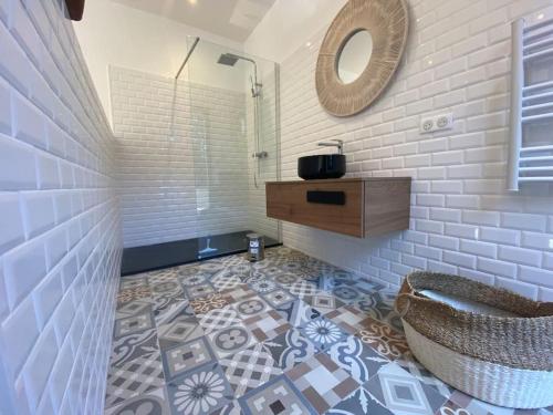 Kúpeľňa v ubytovaní Villa d'Architecte Casa Mado avec Piscine vue imprenable