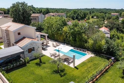 Πισίνα στο ή κοντά στο Villa Alloro Muntrilj with pool