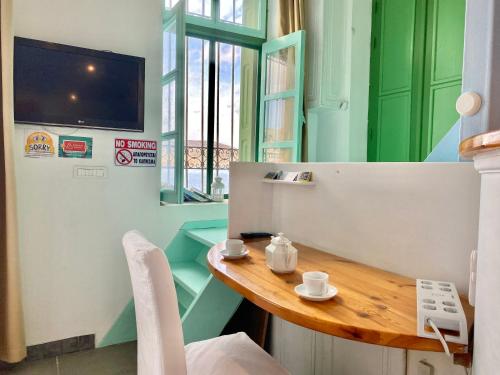 Foto dalla galleria di Seafront - Harbour view , Pitini 1 a Sými