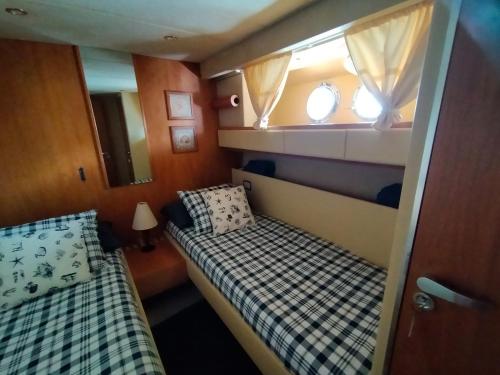 Postel nebo postele na pokoji v ubytování Boat Sirio