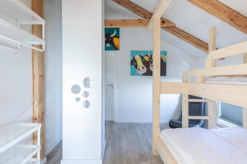 a bedroom with a bunk bed and a bunk bed ladder at Fofteinbutze dree in Nordstrand