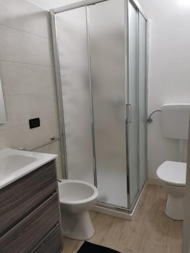 Un baño de B&B Clesio & Residence Buonconsiglio Apartments