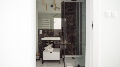 a bathroom with a sink and a mirror at APARTAMENT Z WIDOKIEM NA MORZE in Kołobrzeg