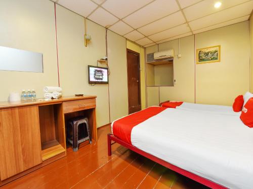 a bedroom with a large bed and a fireplace at OYO 90627 Pulau Ketam Inn in Klang