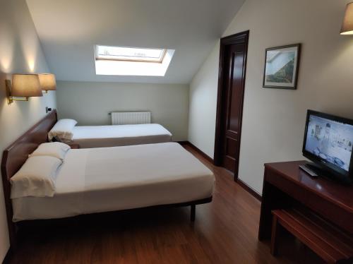 Hotel Compostela Vigoにあるベッド