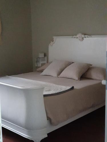 a large white bed in a room at Ti vengo a cercare B&B in Castellaro