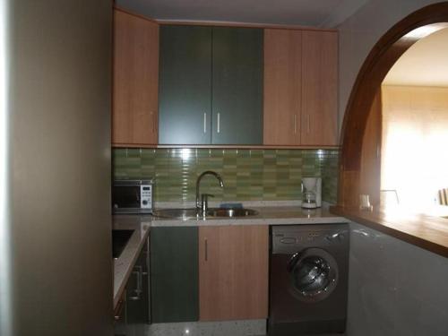 A kitchen or kitchenette at Apartamento a pie de playa - Mojacar