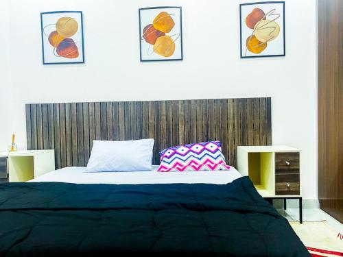 Postel nebo postele na pokoji v ubytování Impeccable 2-Bed Apartment in Lekki With Snooker