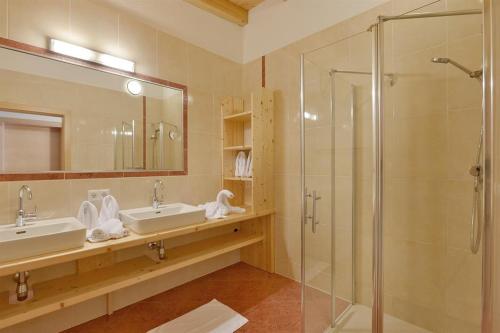 a bathroom with two sinks and a shower at Wildauhof in Fügenberg
