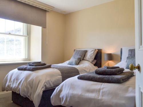 two beds sitting next to each other in a bedroom at Souterstead in Torver