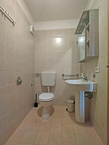 Bilik mandi di Apartment Suzie Q - Intermezzo with sea view