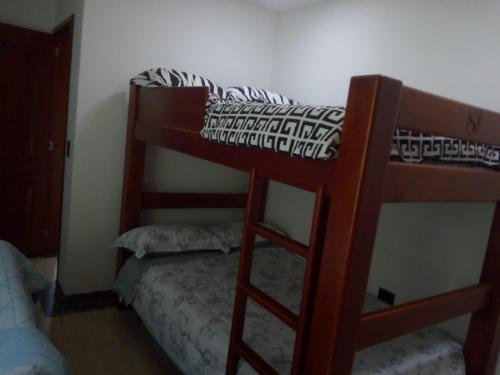 Una cama o camas en una habitación de HOTEL CABAÑAS SANTO TOMAS