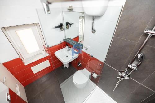 a small bathroom with a toilet and a sink at Il Vittoria - Self Check in in Lascari