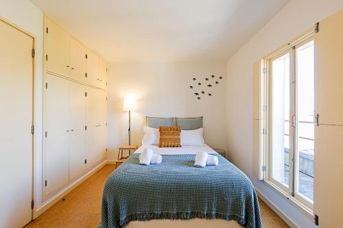 Postel nebo postele na pokoji v ubytování Casa 128 by LovelyStay