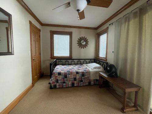 Sand Lake Getaway Lakefront – Photos 4