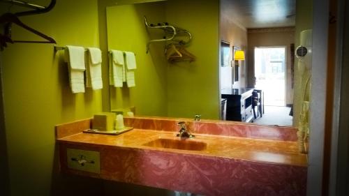 Kylpyhuone majoituspaikassa La Copa Inn Brownsville