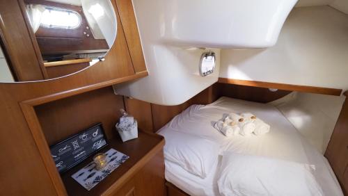 Photo de la galerie de l'établissement voilier Santa Clara, à Leucate