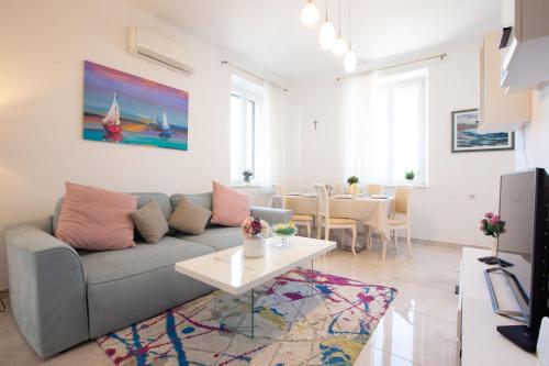 MS 3BR Apartment near Kolovare beach