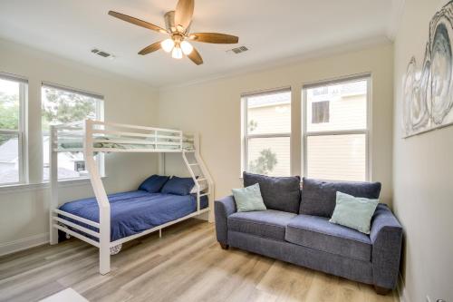 ein Schlafzimmer mit einem Etagenbett und einem Sofa in der Unterkunft Waveland Vacation Rental with Private Heated Pool in Waveland