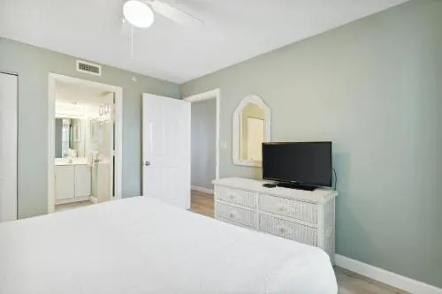 Pelican Beach Resort by Panhandle Getaways photo 9