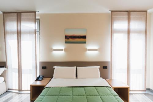 Postel nebo postele na pokoji v ubytování Parini Hotel