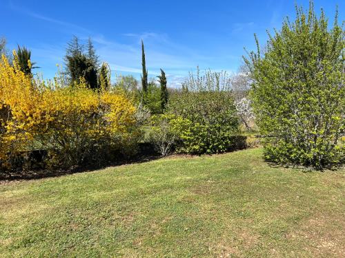 Taman di luar La Parenthèse Enchanté, Gîte à la Campagne