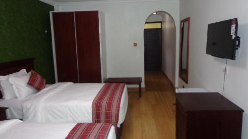 Postel nebo postele na pokoji v ubytování Eagle Palace Hotel