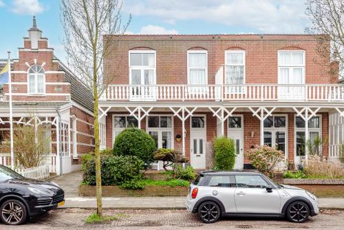 Gallery image of Charming and Historic Veranda Home in Zandvoort
