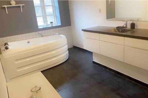 Gallery image of Dejligt stort hus med spa in Ålbæk