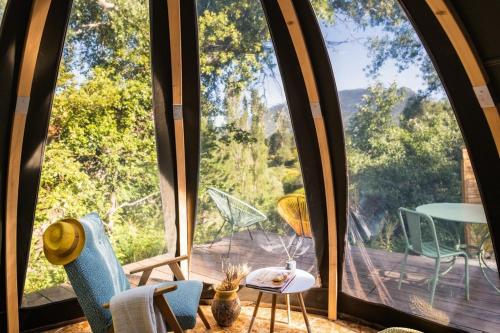 Posedenie v ubytovaní Bulles d'Olive Provence - Piscine & Jacuzzi avec vue