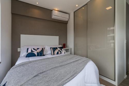 מיטה או מיטות בחדר ב-Akile Ferreira Lobo Itaim - VNCEL