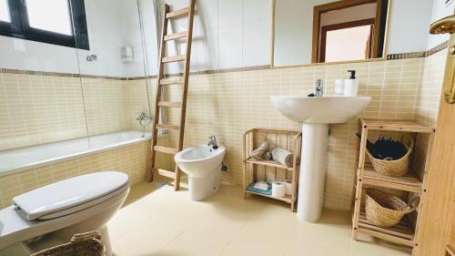 Kúpeľňa v ubytovaní AliNico House Majanicho iRent Fuerteventura