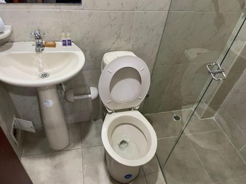 a bathroom with a toilet and a sink at Hotel Casa Morada FC in Bogotá