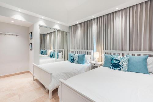 Postel nebo postele na pokoji v ubytování Enjoy this modern pet and family friendly villa B6
