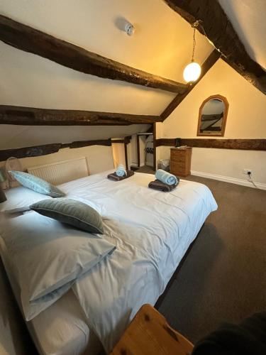 a bedroom with a large white bed in a room at 36 Heritage House in Kington