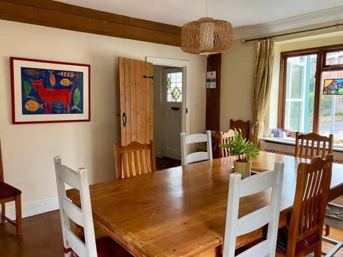 a dining room with a wooden table and chairs at Homely holiday house in central Sevenoaks in Kent