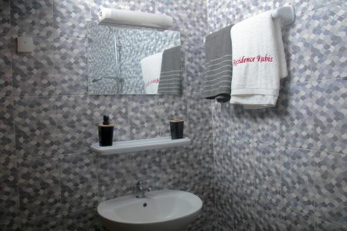 Ein Badezimmer in der Unterkunft RESIDENCE rubis