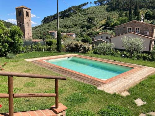 Swimmingpoolen hos eller tæt på Holidayhome Villa Torre