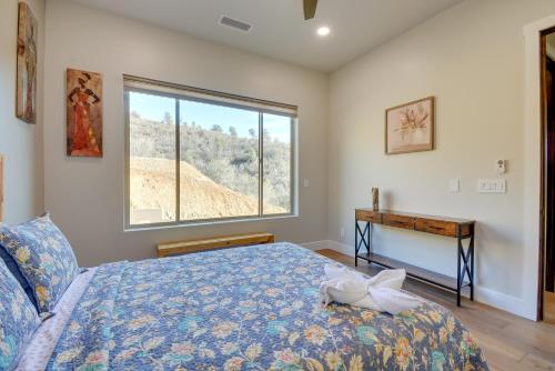 Posteľ alebo postele v izbe v ubytovaní Prescott Vacation Rental with Game Room and Mtn Views!