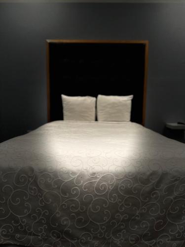 Postel nebo postele na pokoji v ubytování Winsor Hotel