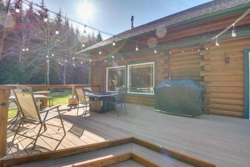 Μπαλκόνι ή βεράντα στο Peaceful Retreat on 10 Acres Less Than 7 Miles to La Push