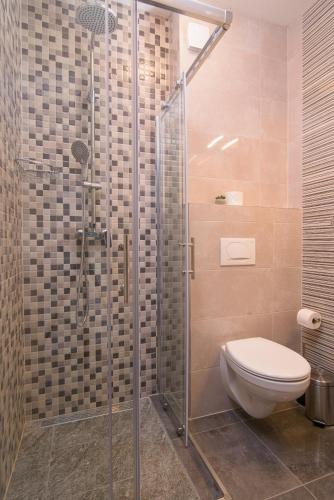 Bilik mandi di Villa Barbara & Zoran with heated swimming pool